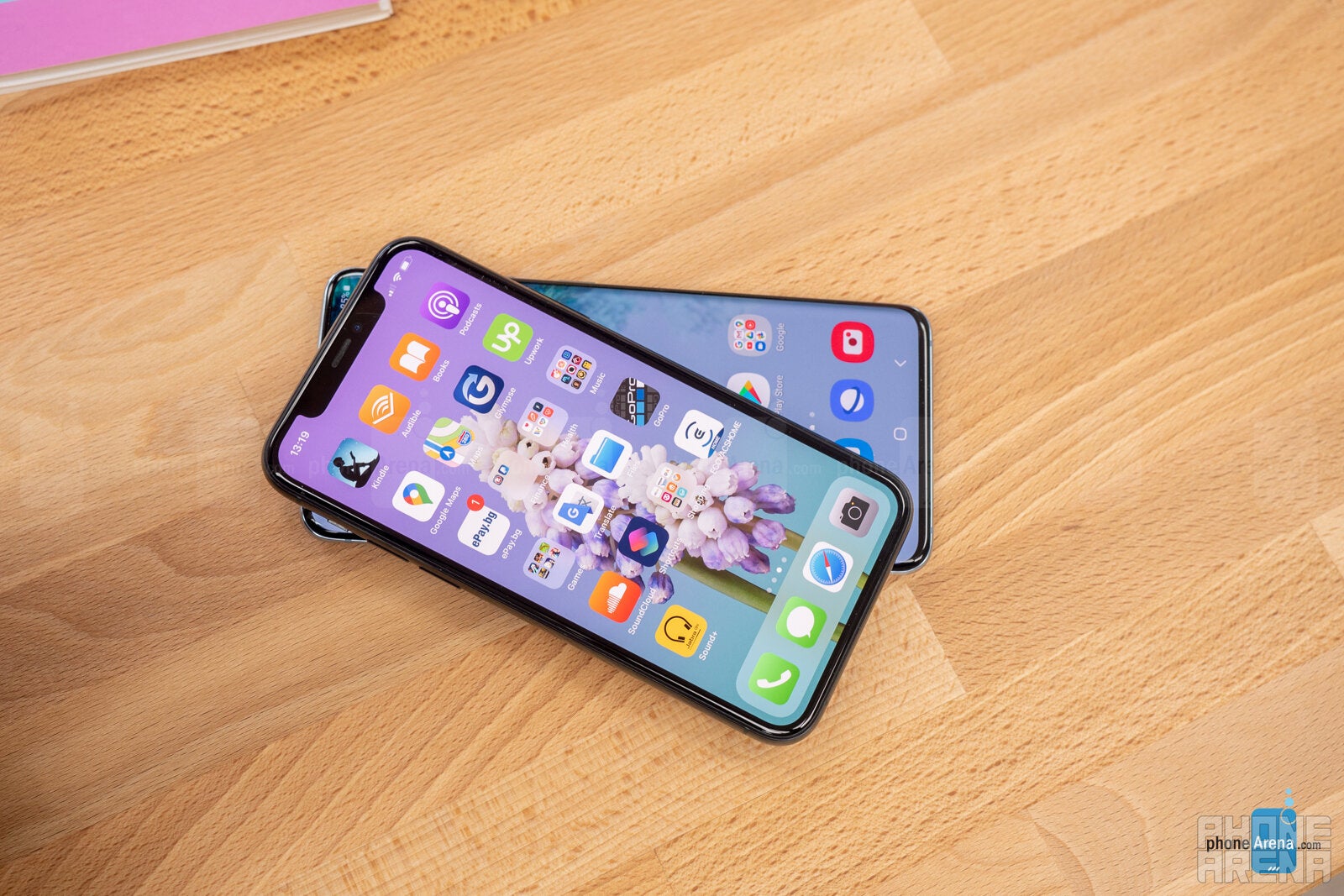 Samsung Galaxy S20 vs Apple iPhone 11 Pro