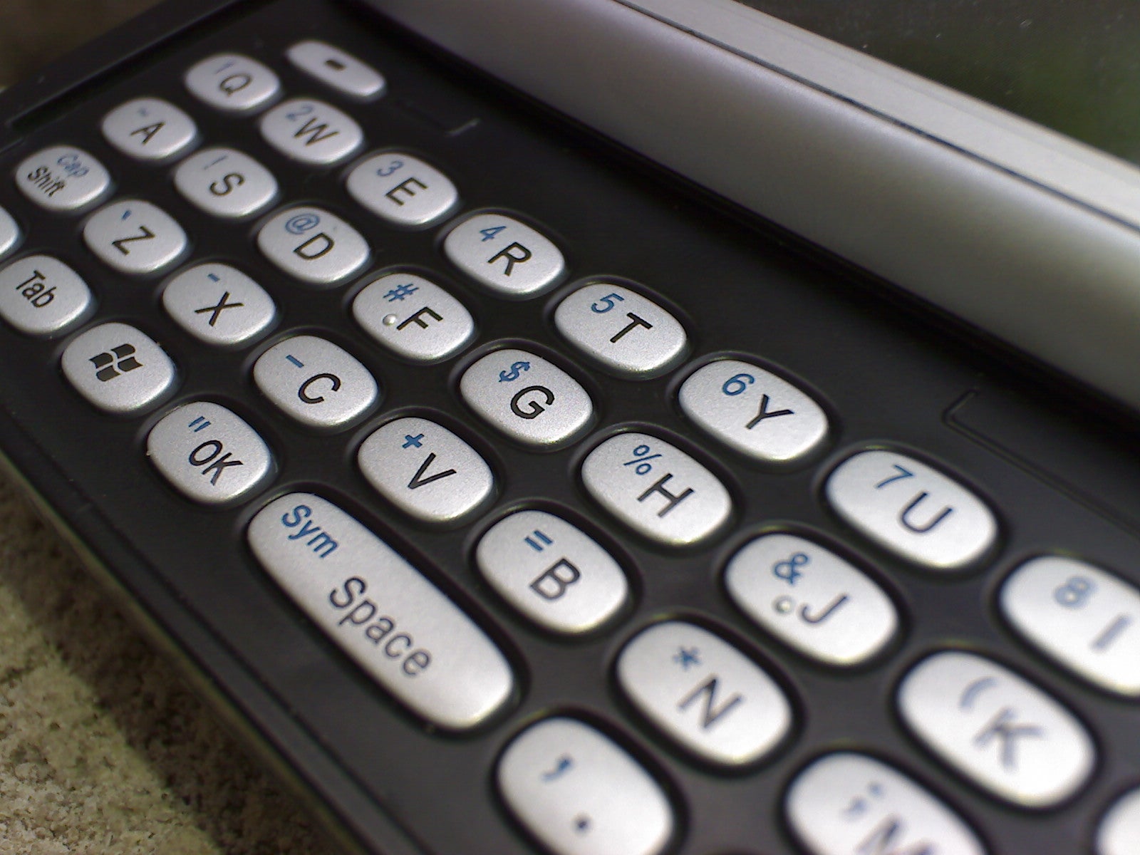 Sony Ericsson P990 Smartphone Review